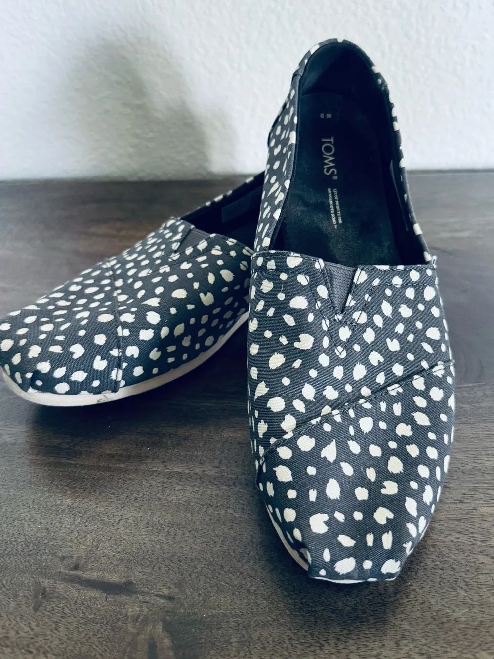 TOMS Gray Leopard Cheetah Slip-On Shoes 9